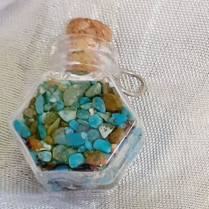 Colgante botellita chip minerales