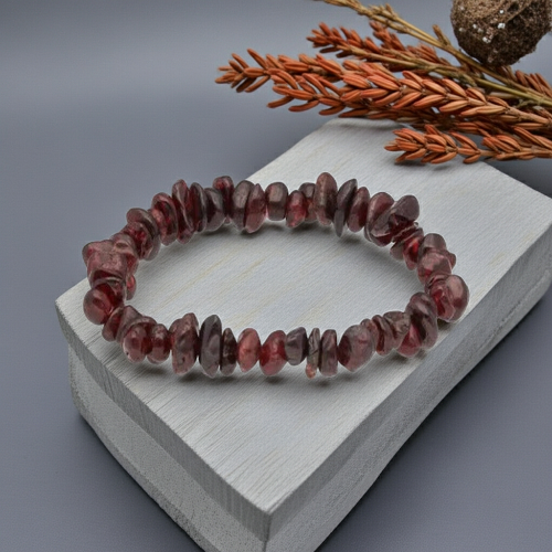 Pulsera Chips Granate – Energía, Pasión y Protección