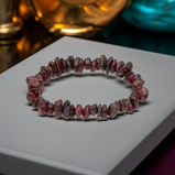 Pulsera Chips Granate – Energía, Pasión y Protección